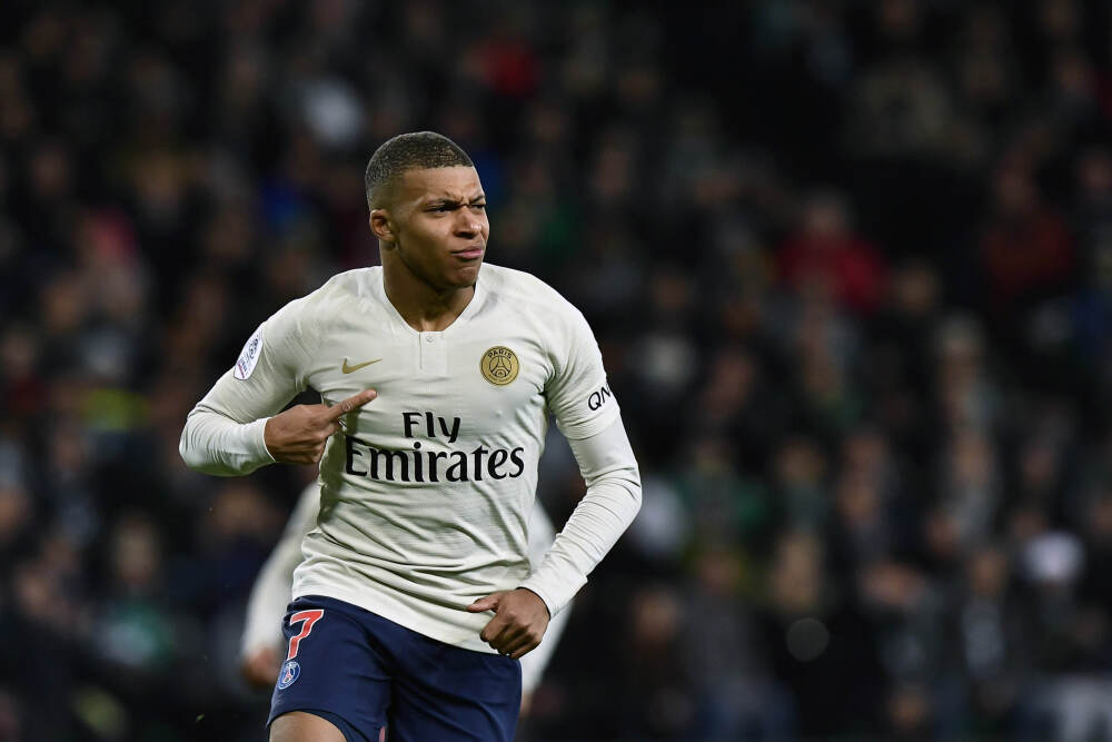 格策：两个头球丢球让人恼火；总体来说我们的防守做得不错